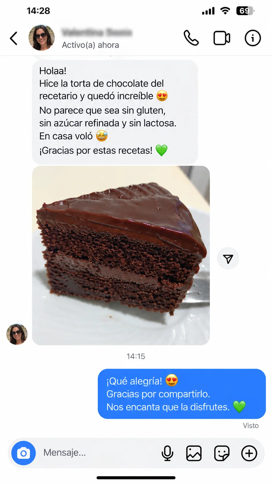 captura real de WhatsApp: Valentina cuenta que la torta de chocolate sin gluten, sin azúcar refinada y sin lactosa quedó increíble